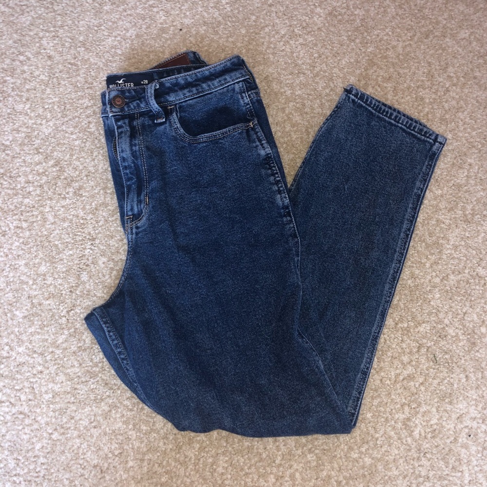 Hollister acid wash mom jeans 🖤